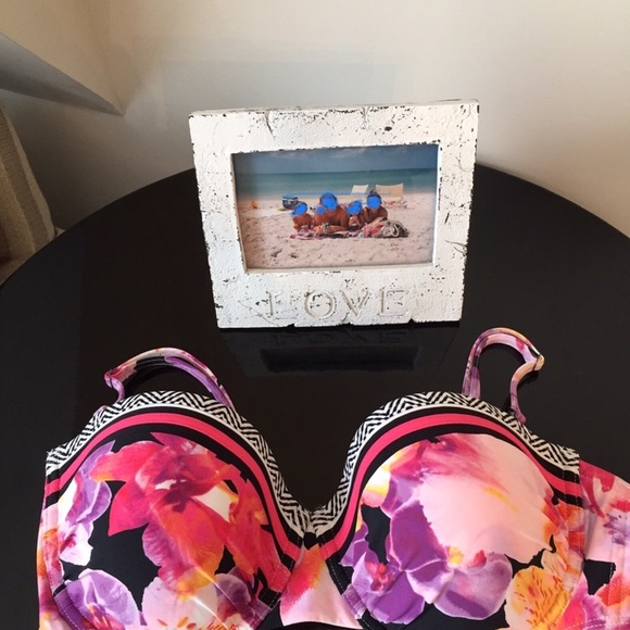 Christina Other - WINTER GETAWAYS 👙. Bathing suit top Christina Other - WINTER GETAWAYS 👙. Bathing suit top